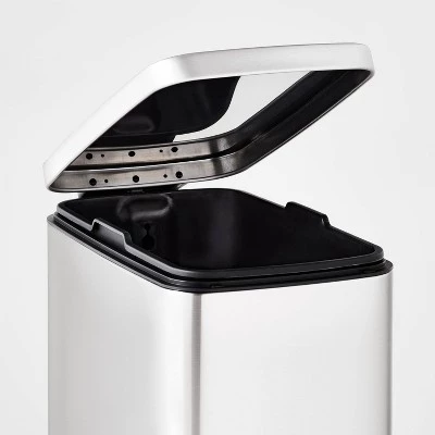 45L Slim Step Trash Can - Brightroom™ 4 45L Slim Step Trash Can - Brightroom™ - Image 2